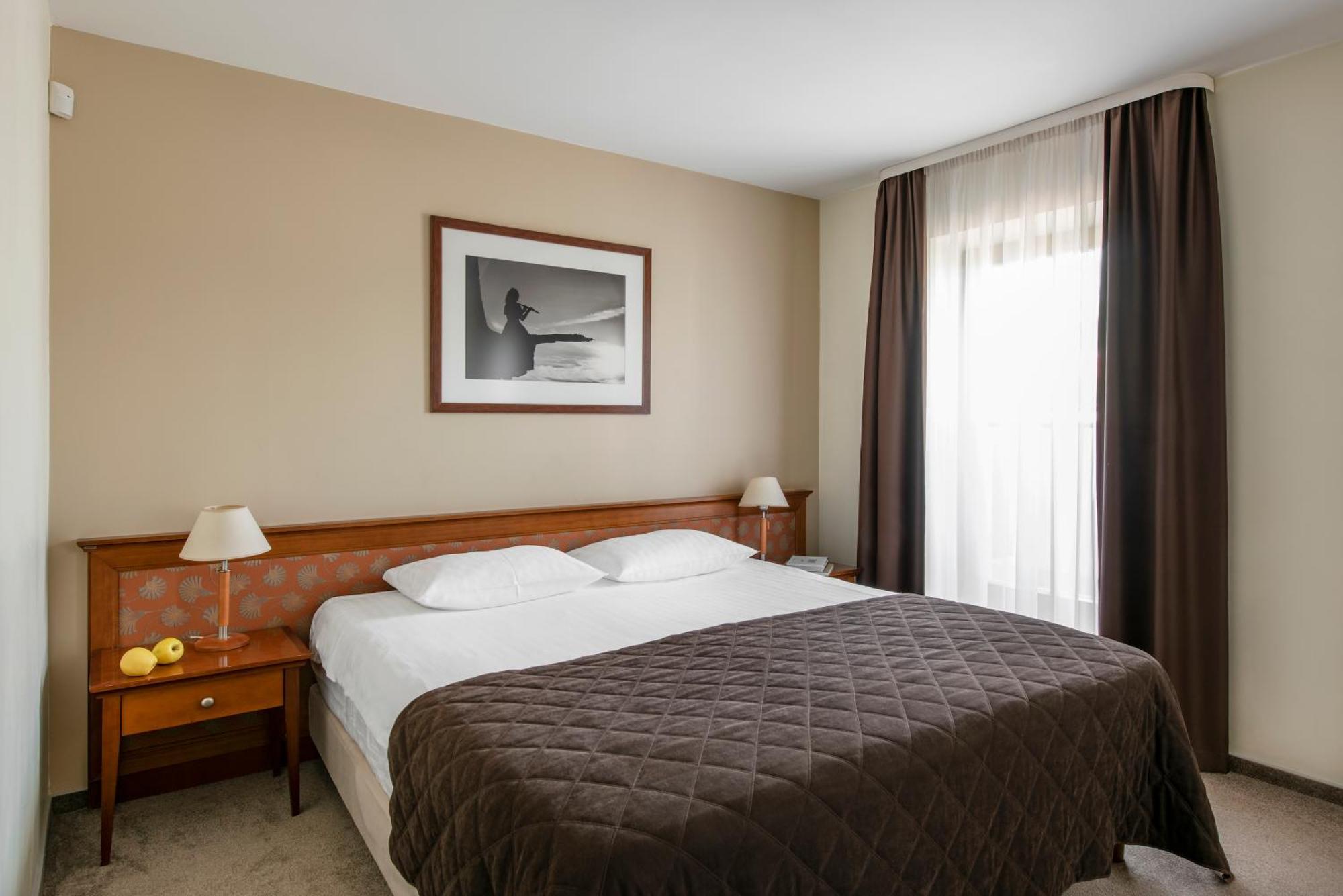 Amberton Cathedral Square Hotel Vilnius Room photo