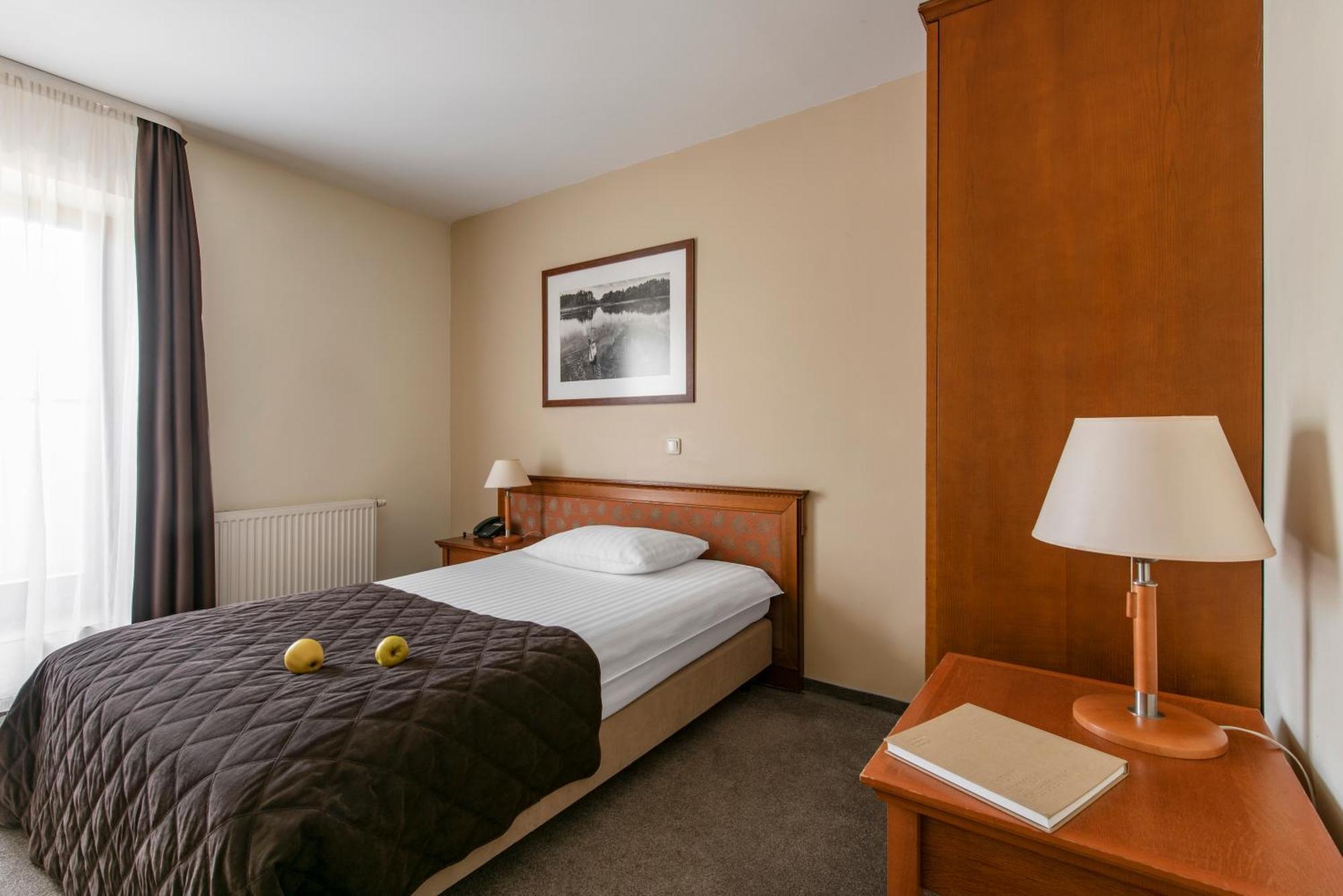 Amberton Cathedral Square Hotel Vilnius Room photo